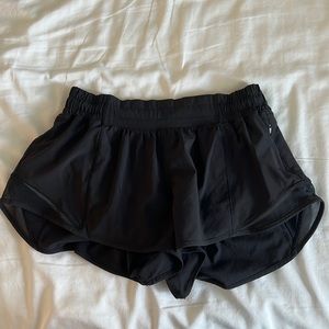 Lululemon Hotty Hot 2.5” Black Shorts